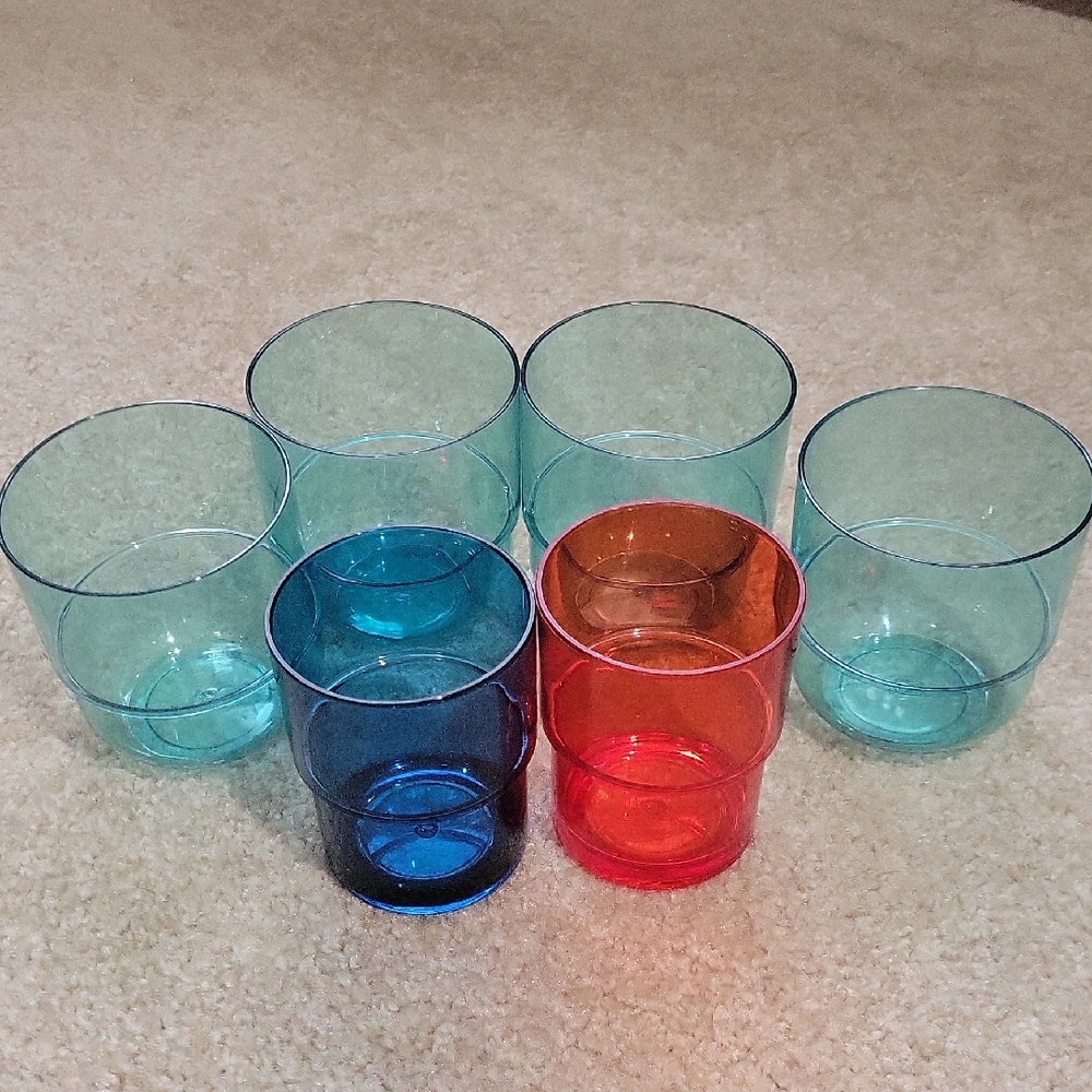 FREE W ANY PURCHASE! Colorful Plastic Tumbler Set
